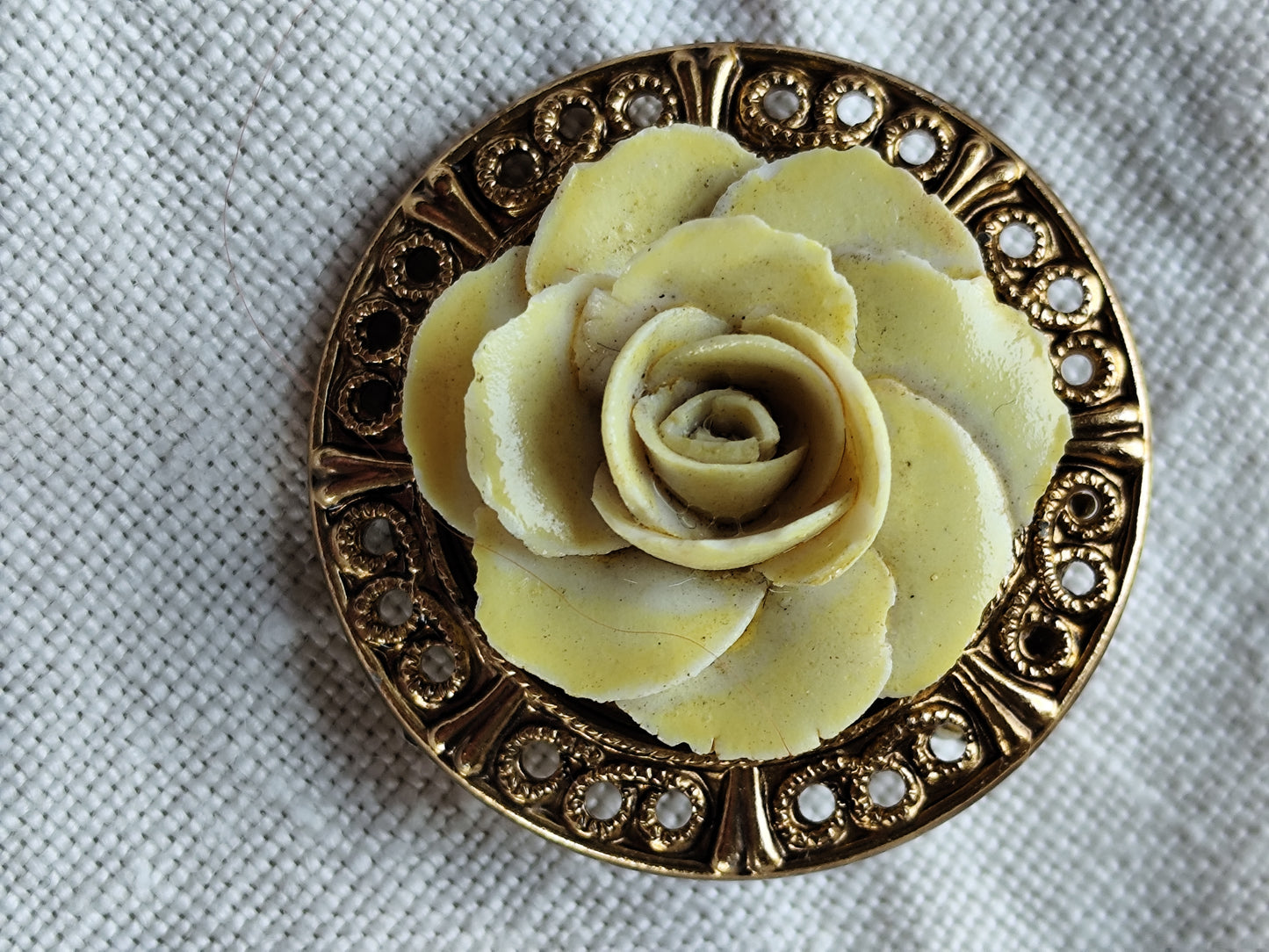 Attache foulard doré motif rose et strass taille unique