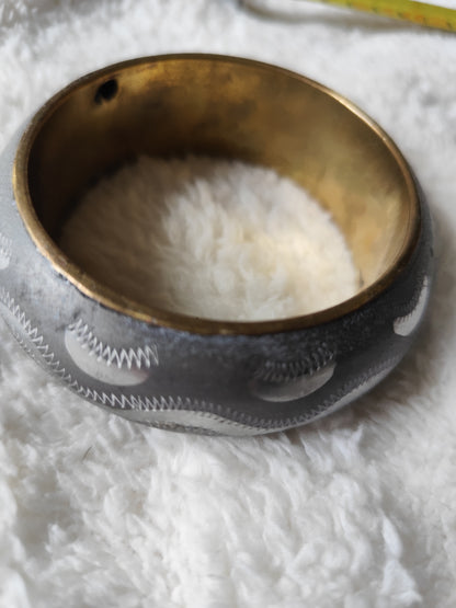 Bracelet manchette en métal argenté