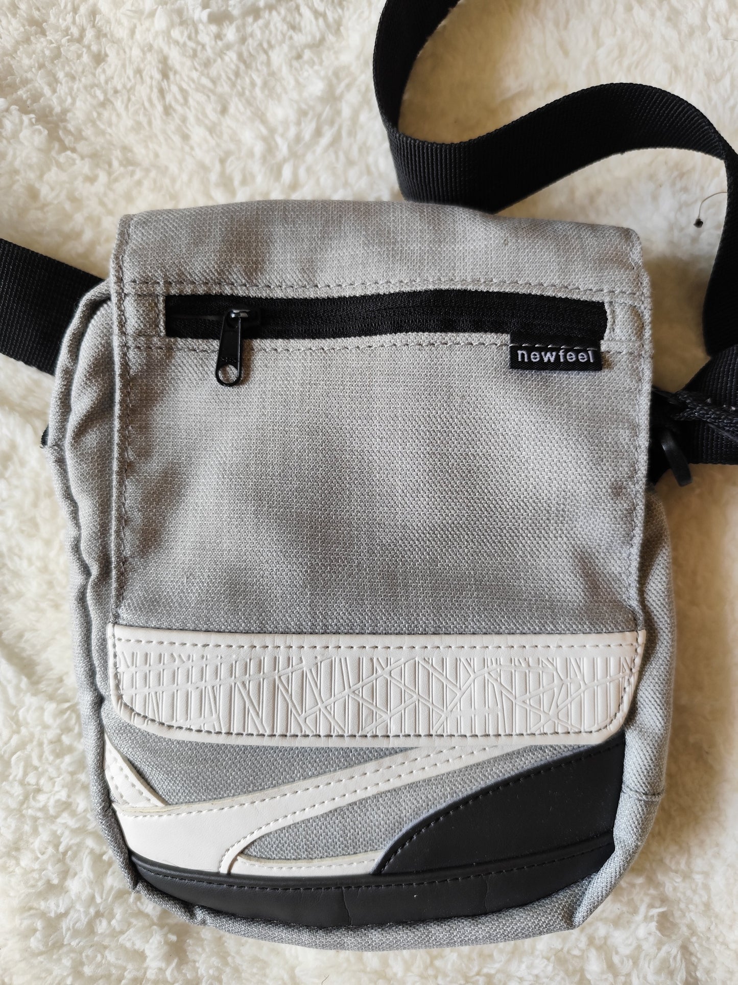 Sacoche Bandoulière Gris & Noir – Compact & Fonctionnel