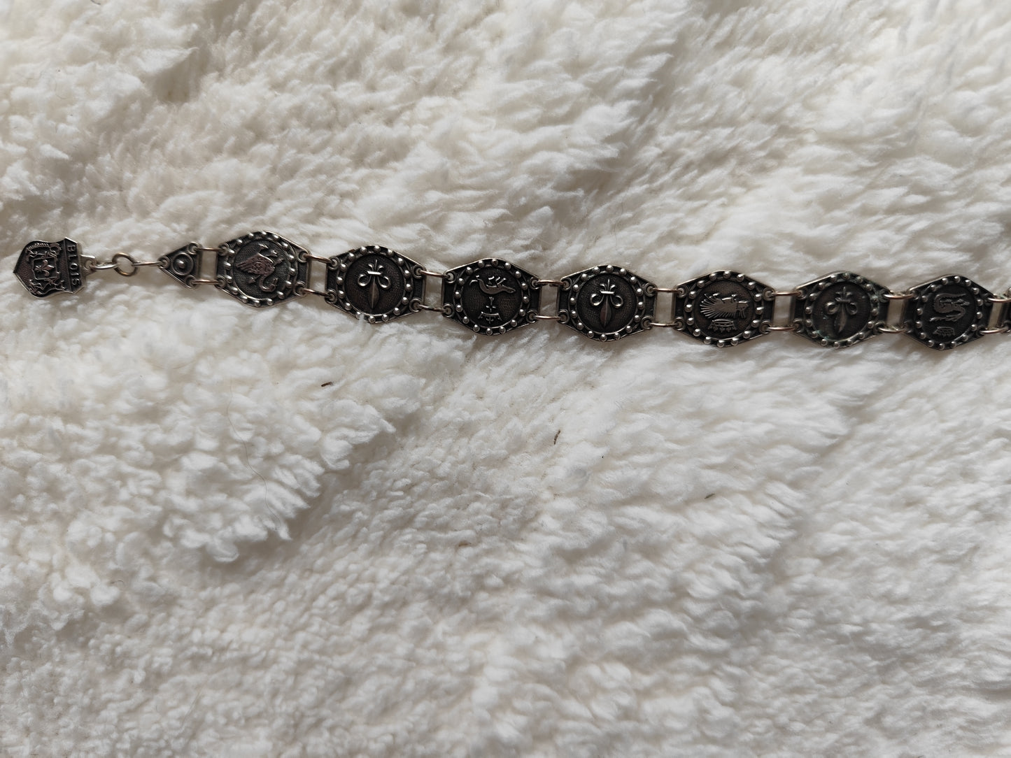 Bracelet Médaillons Armoiries de Blois Argenté Vintage – Héritage & élégance