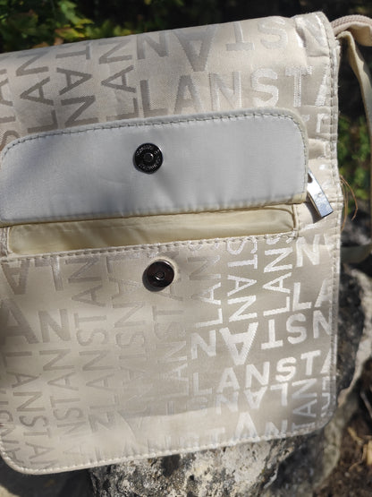 Sacoche beige à rabat avec imprimé  – look urbain vintage