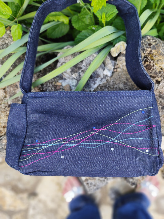 👜 Sac baguette en jean brodé – style Y2K
