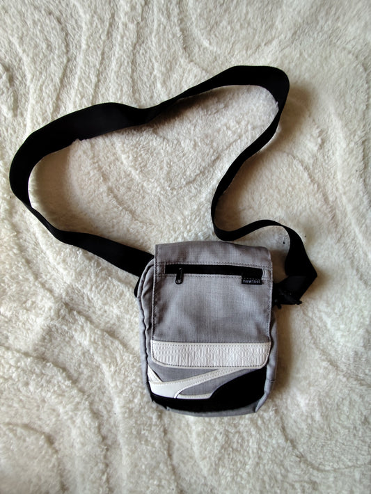 Sacoche Bandoulière Gris & Noir – Compact & Fonctionnel