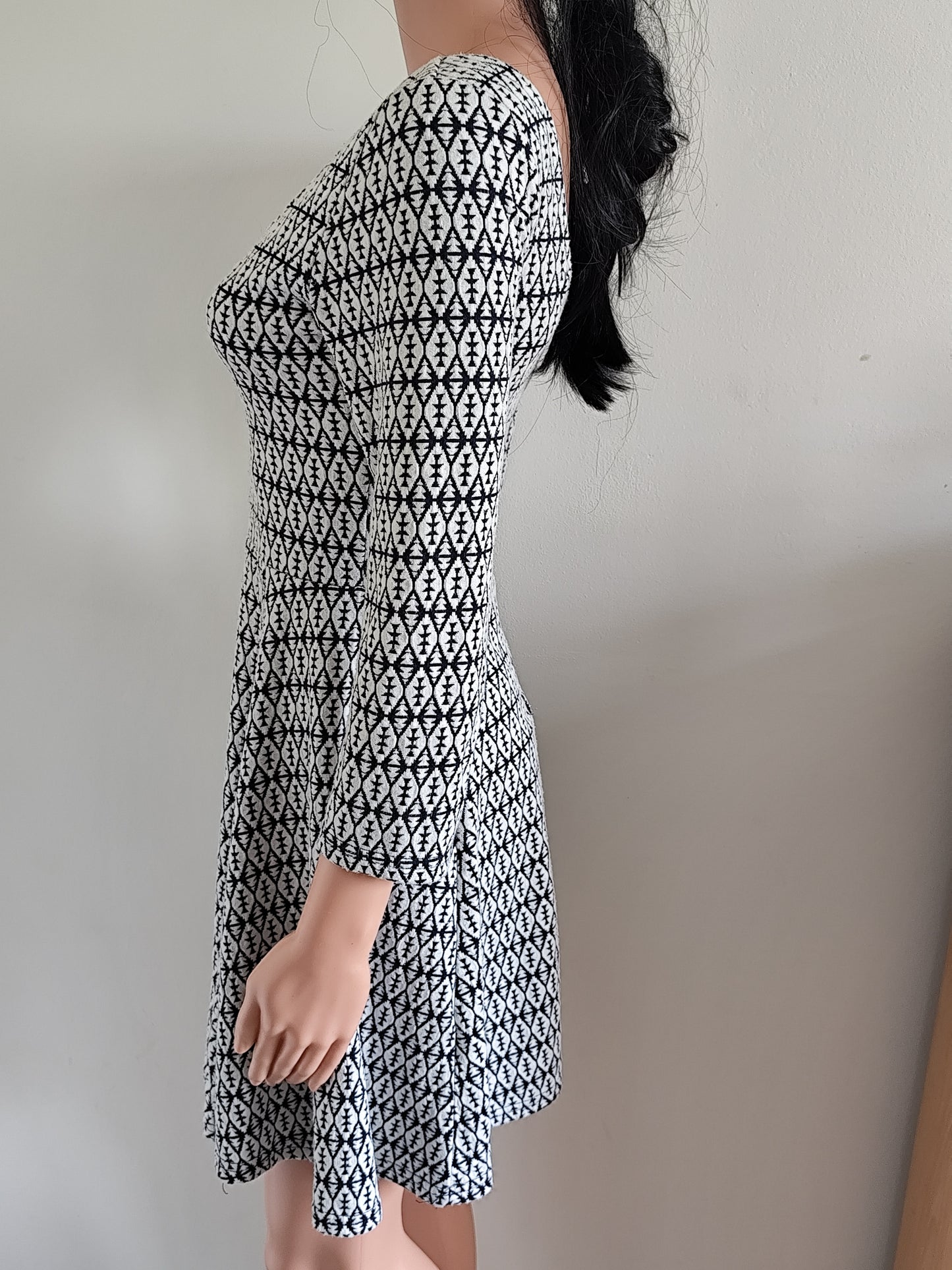 Robe courte Noémie & Co – graphique noir & blanc – coupe patineuse - Taille 36/38