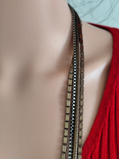 Collier multi-rangs bronze & médaillon – Statement bohème