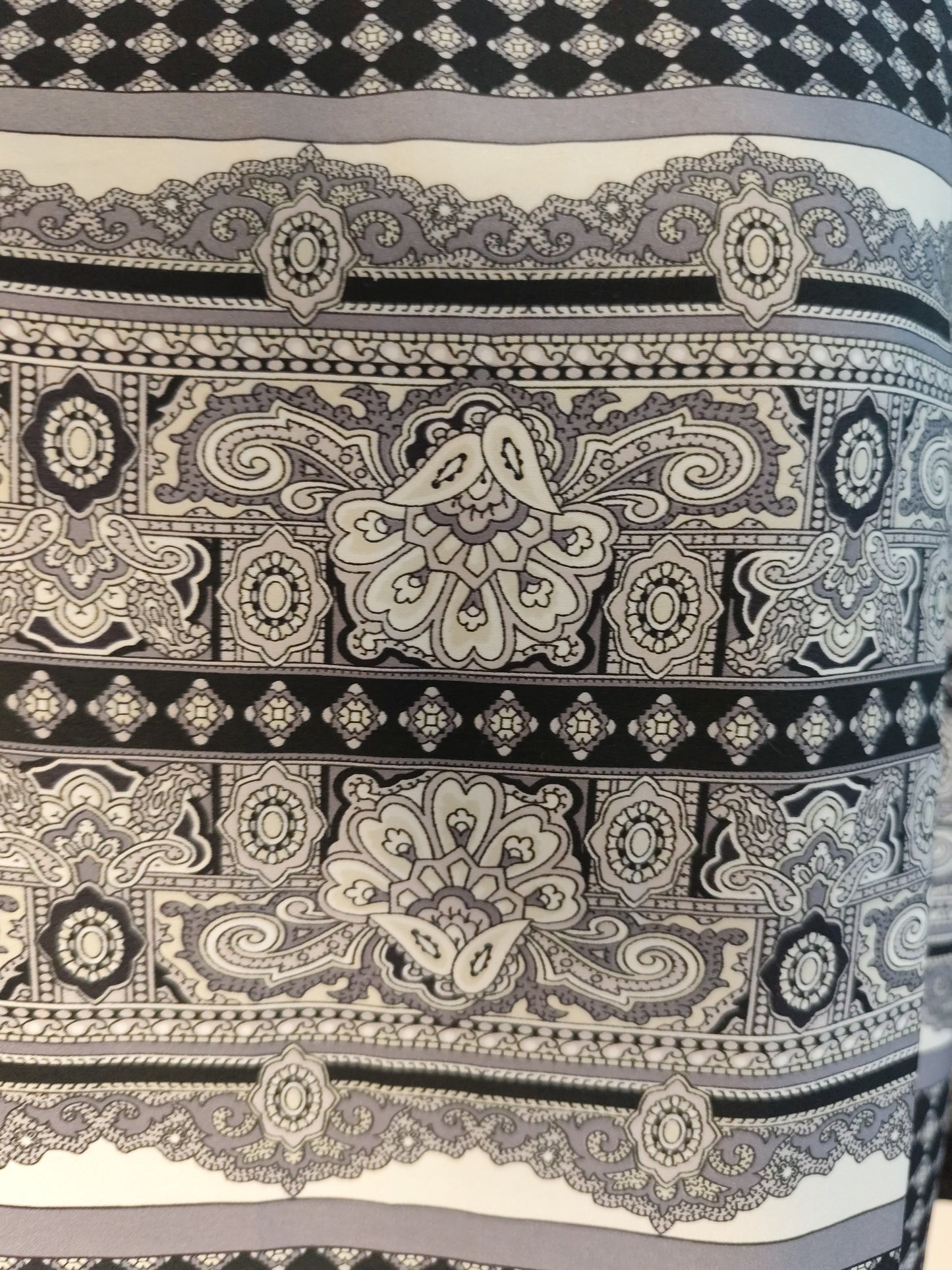 Robe Noire & Blanche Motifs Graphiques – Mango  - Taille 38/40