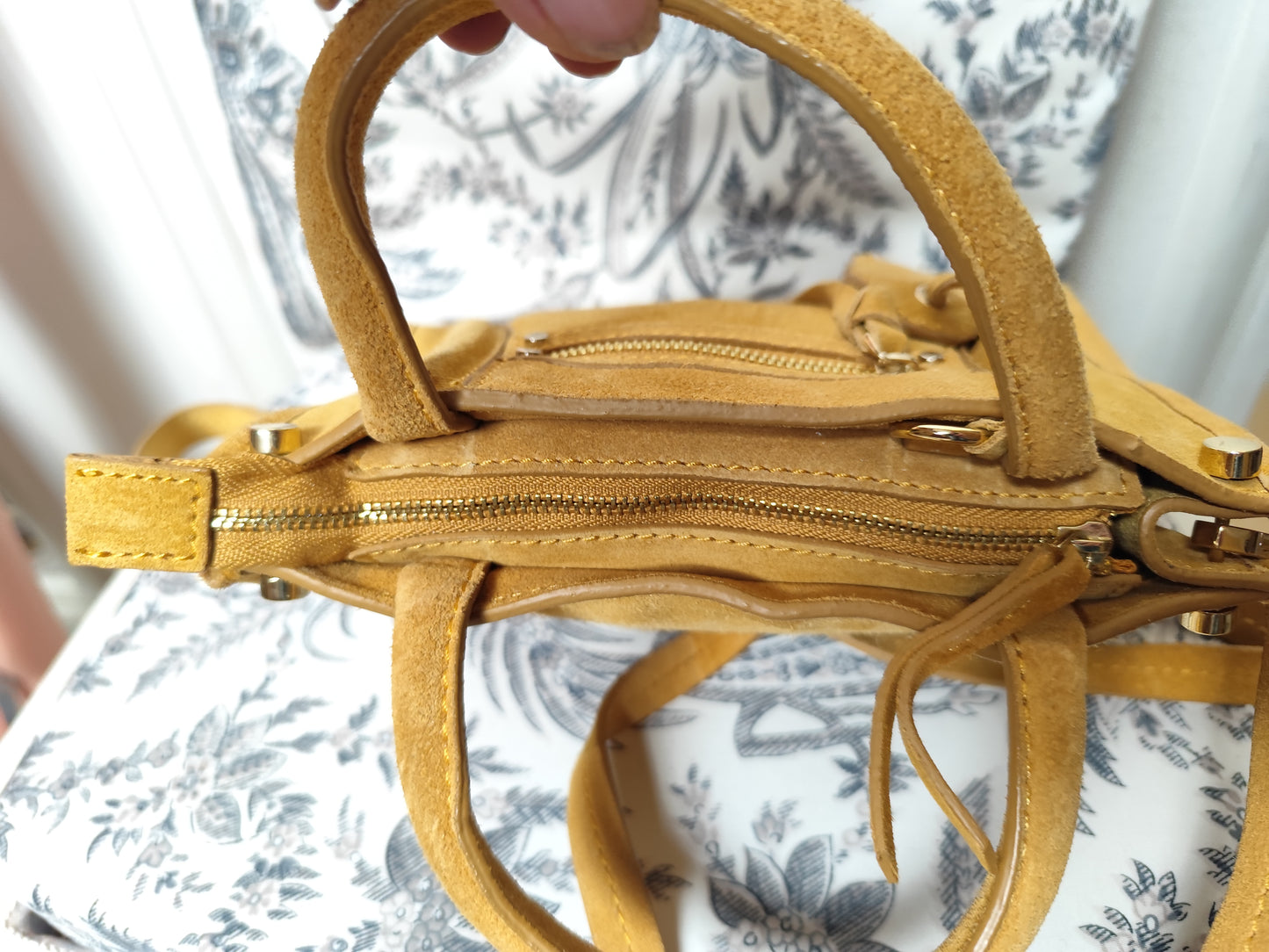 Sac en cuir velours moutarde – H&M – 21×16×5 cm