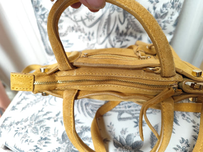 Sac en cuir velours moutarde – H&M – 21×16×5 cm