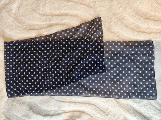 Foulard bleu marine à pois blancs – 134 cm