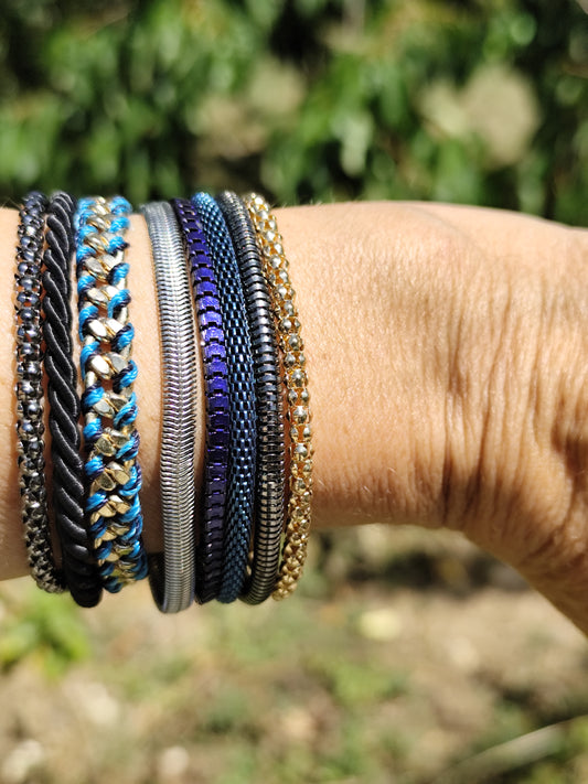 Bracelet manchette bleu nuit à fermoir