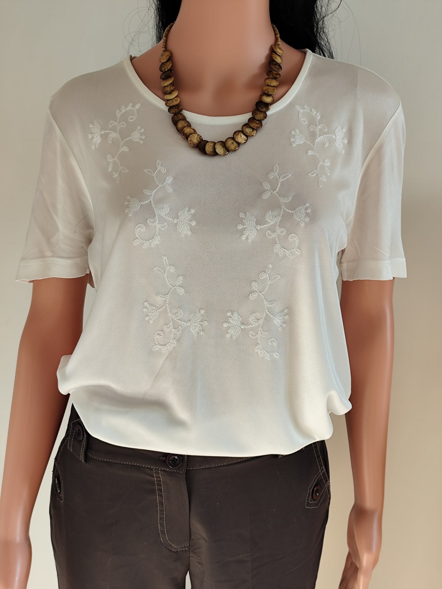 🤍 Blouse Blanche à Manches Courtes – Broderies Florales Délicates - Taille 38/40