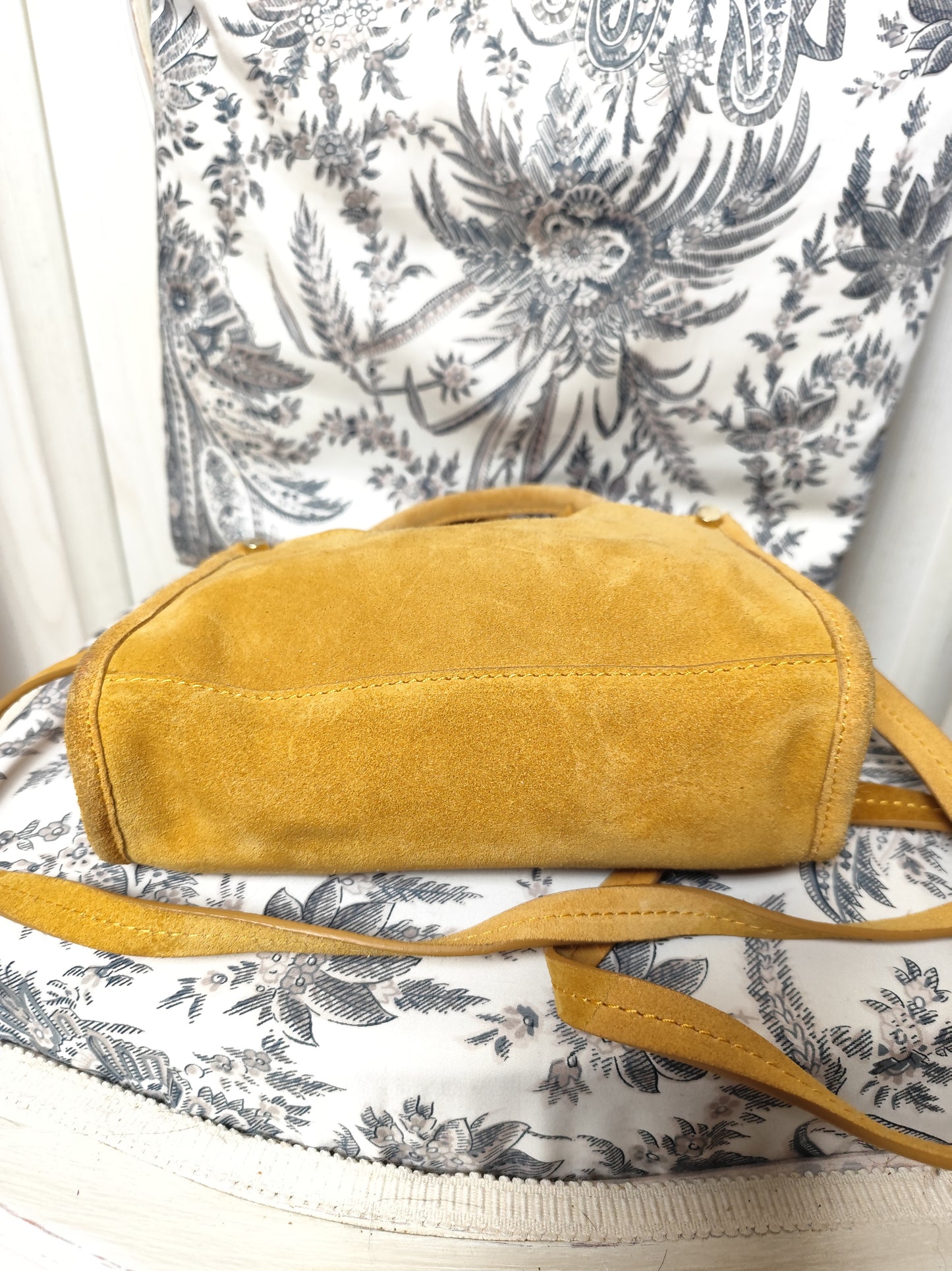 Sac en cuir velours moutarde – H&M – 21×16×5 cm
