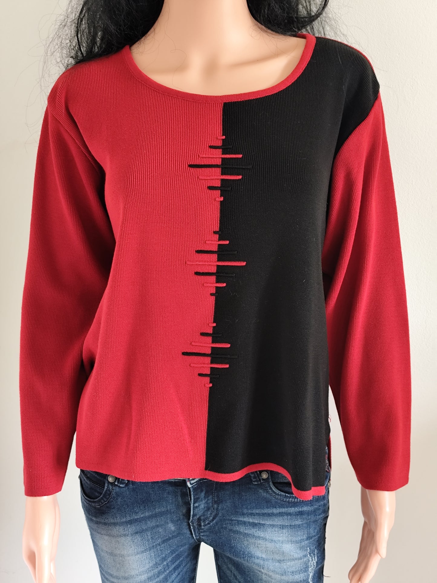 Pull rouge et noir graphique – Tabel Créations – Taille 38/40