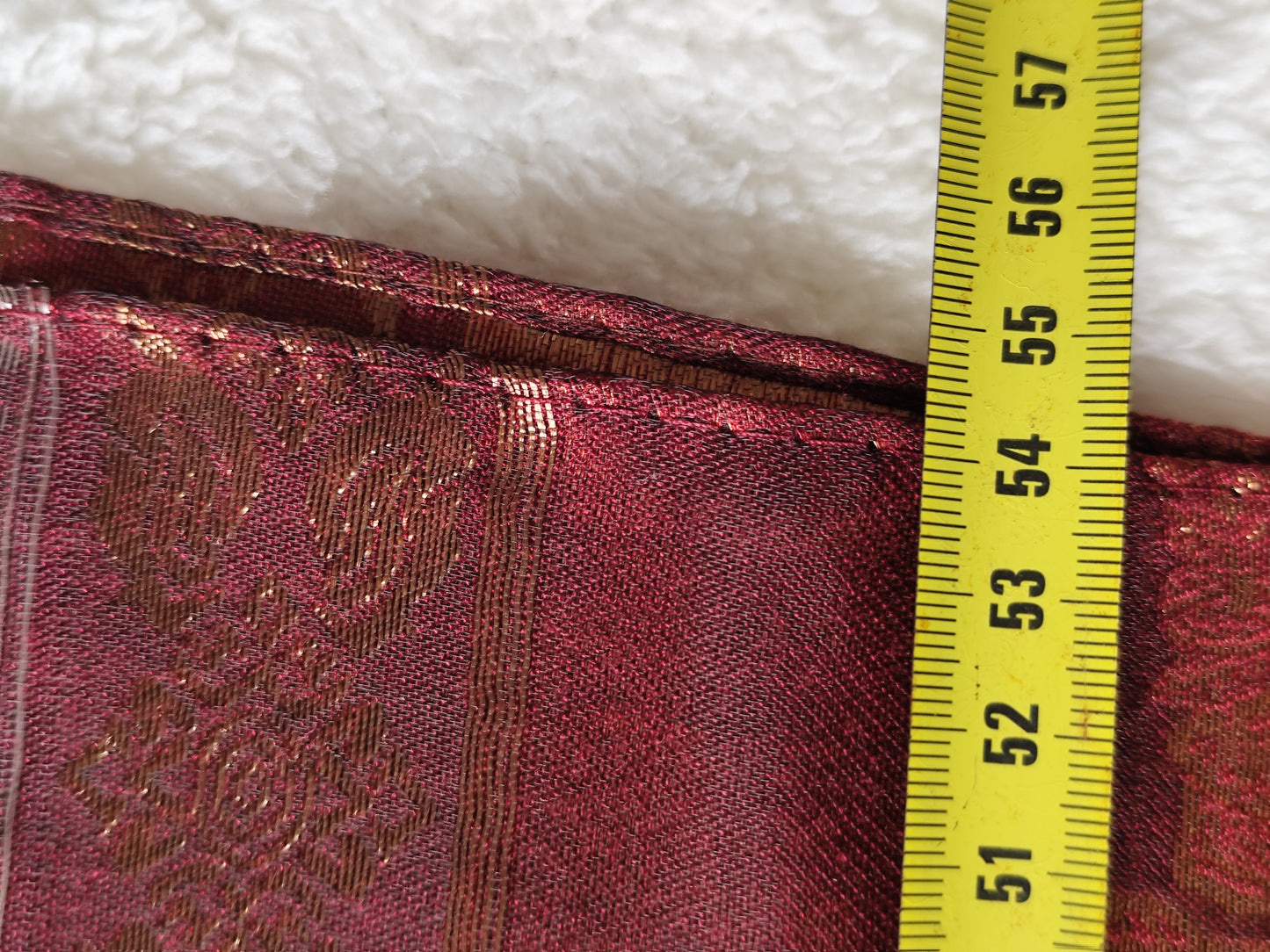 Étole en soie chatoyante avec tissu imprimé et brodé - 180 × 55 cm