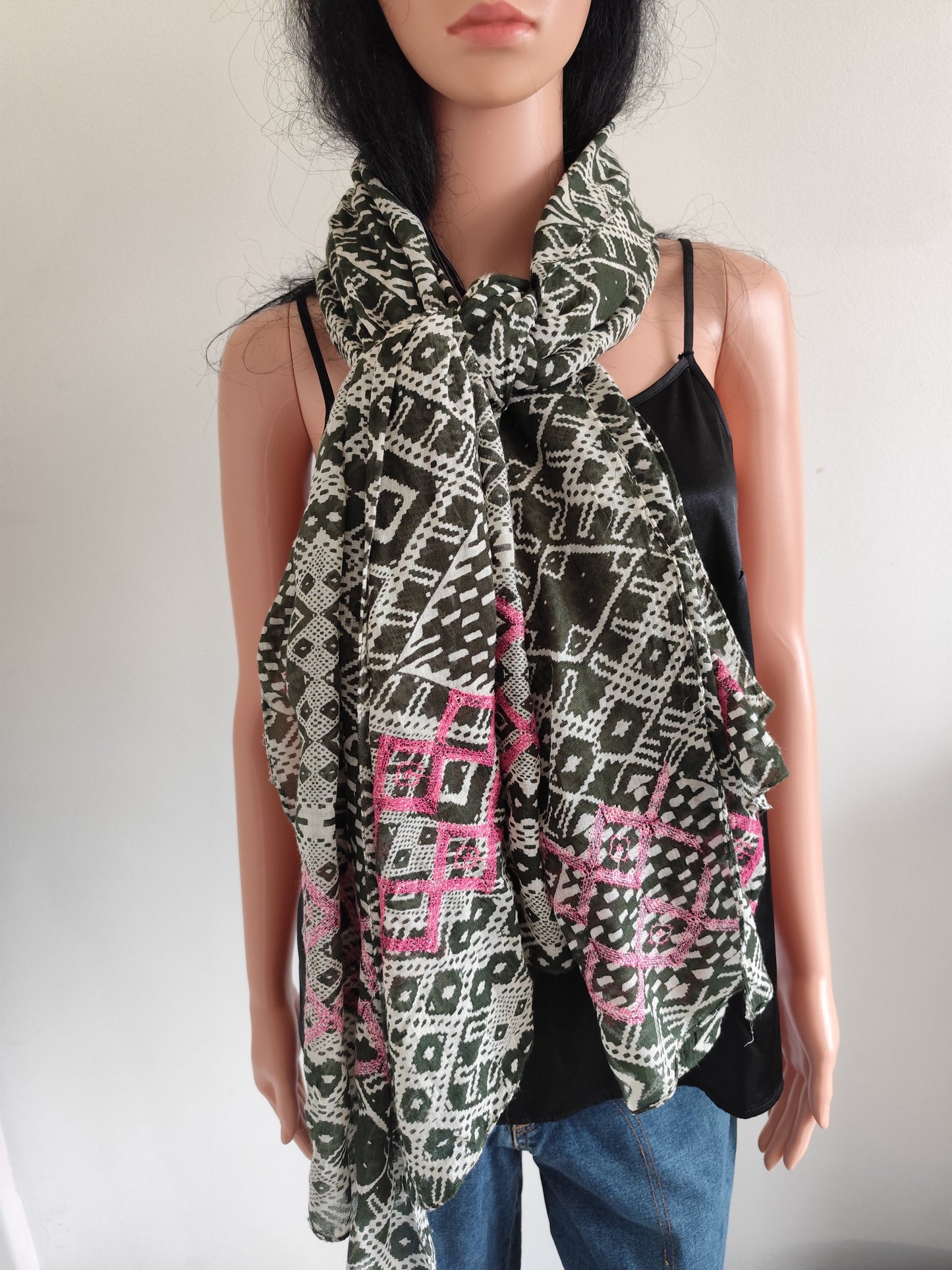 Etole châle kaki et rose motifs géométriques – 170 x 101 cm