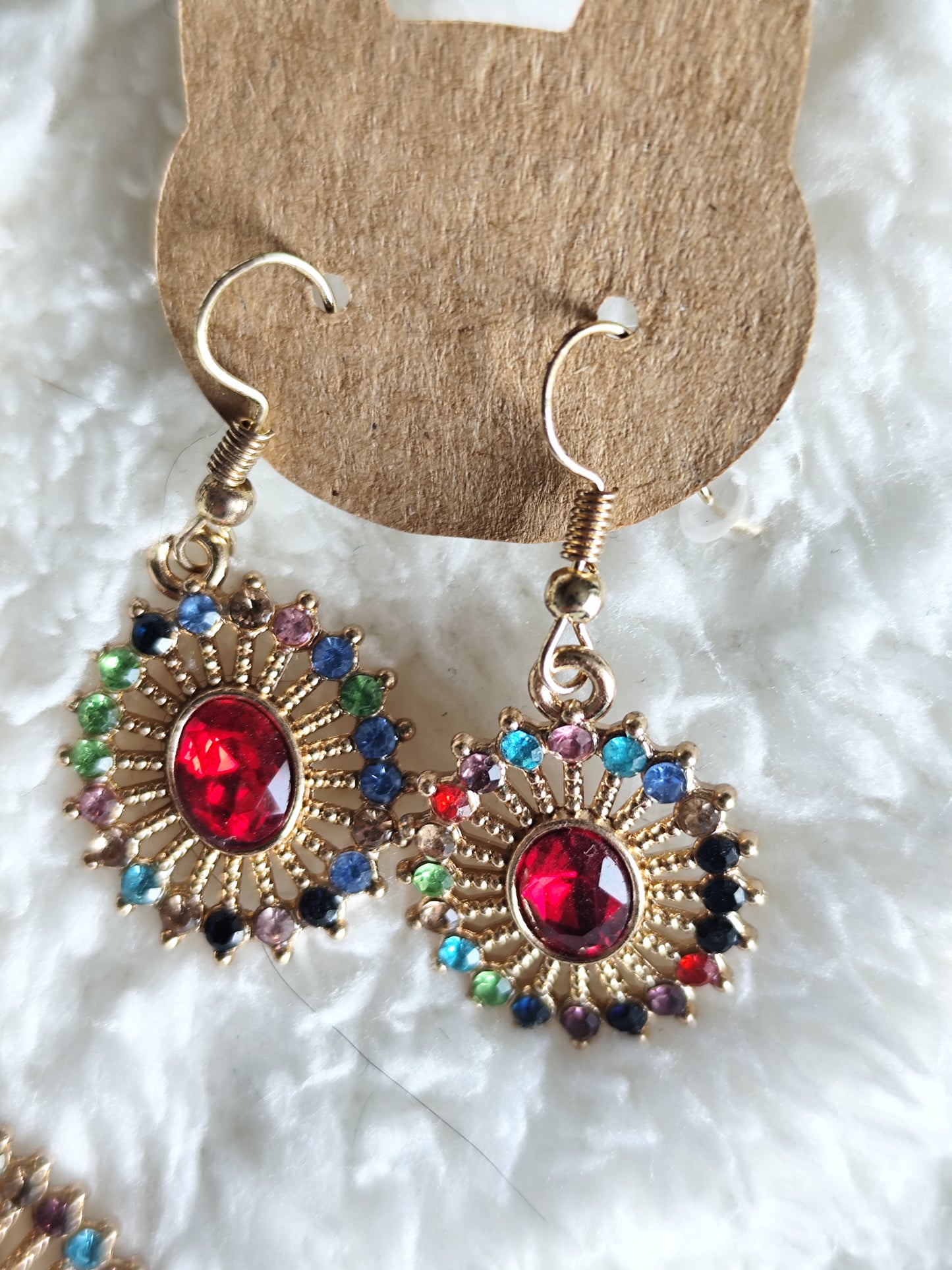 Parure collier et boucles d'oreilles soleil bohème strass multicolores