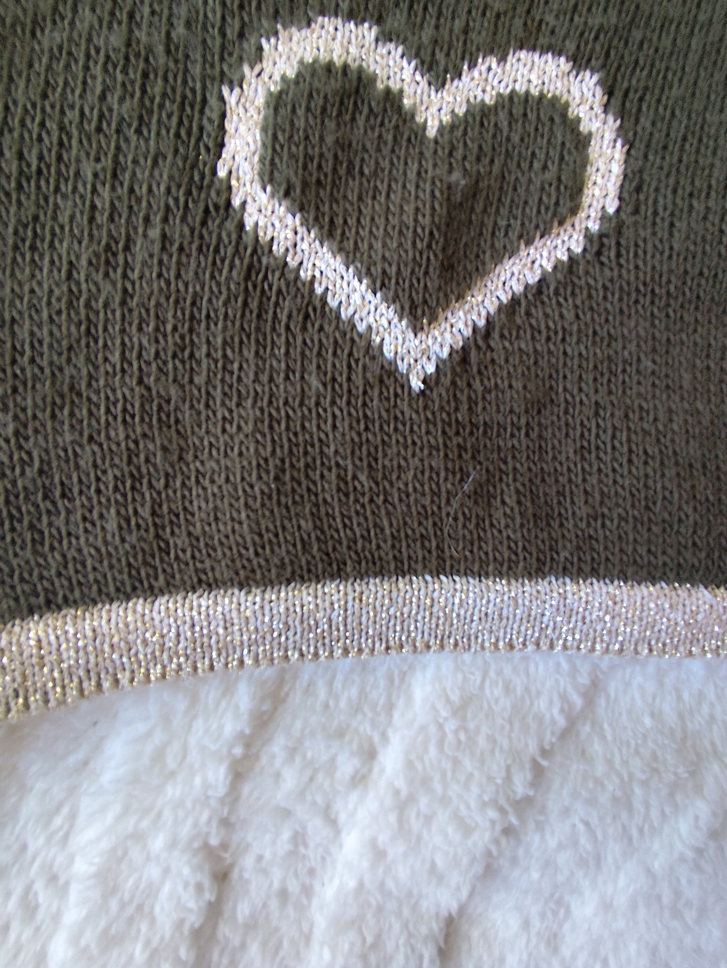 Pull kaki à cœurs – Made in Italy – Taille oversize 42 au 48