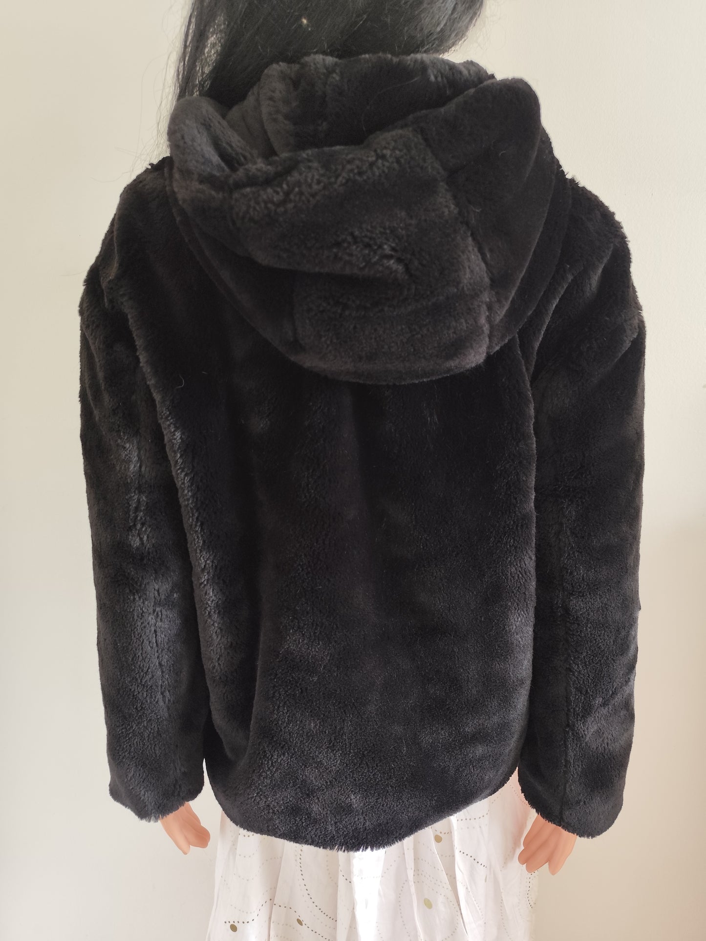 Veste à capuche en fausse fourrure noire Zara Basic – Taille 36