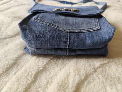👜 Sac bandoulière en denim upcyclé – Pièce artisanale unique ♻️