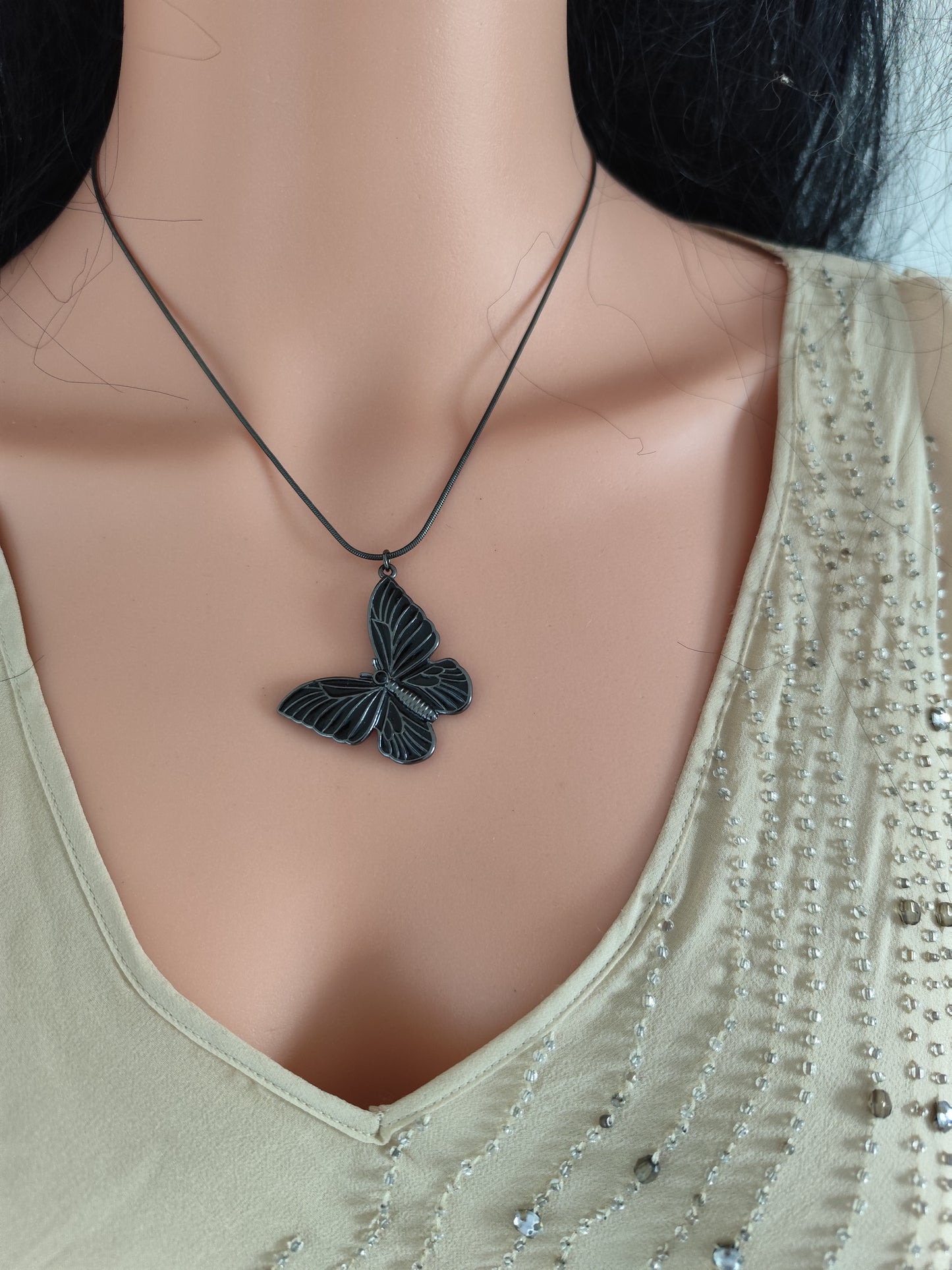 Collier pendentif papillon noir
