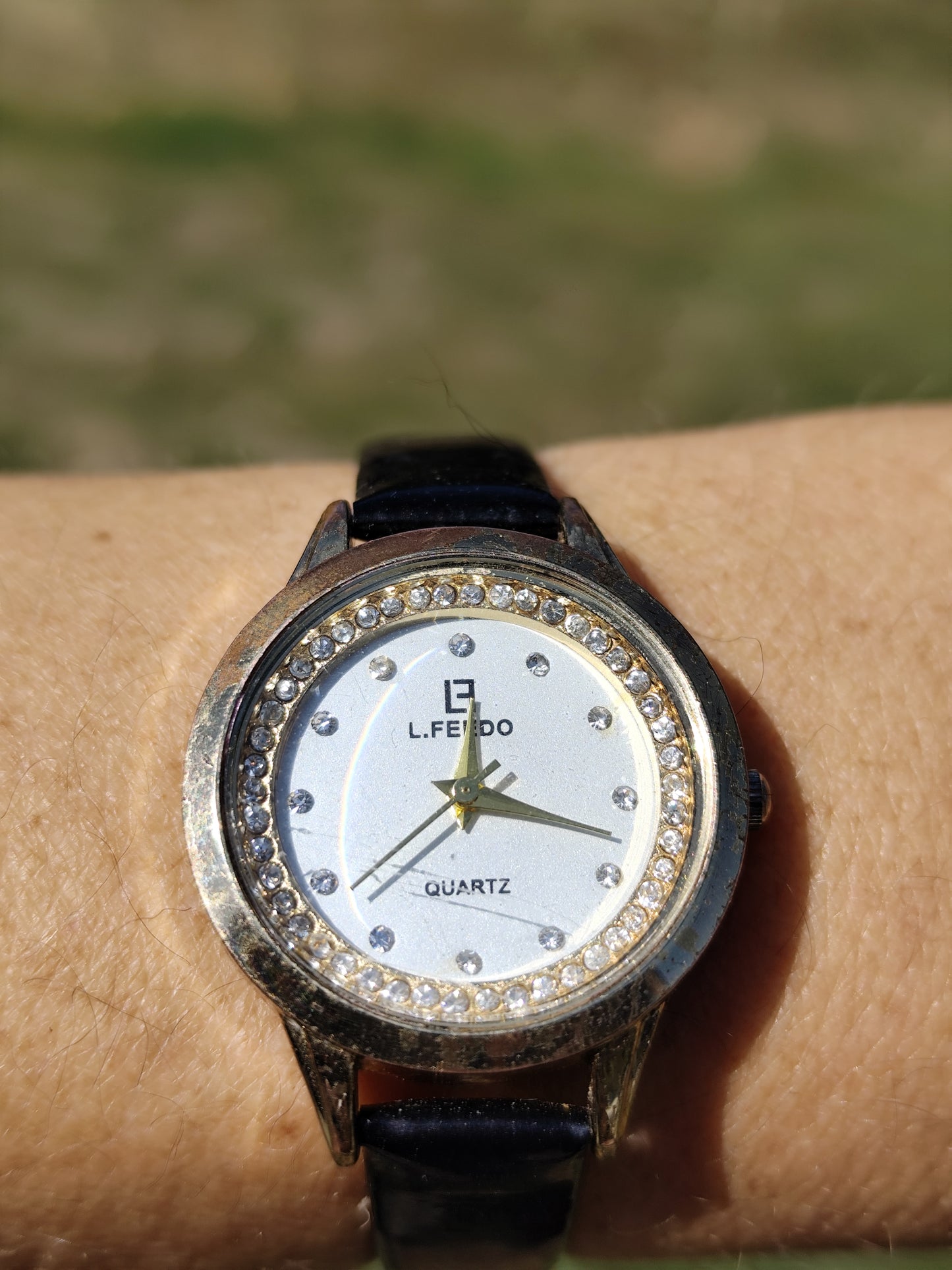 Montre femme L. Feedo à quartz avec bracelet cuir noir