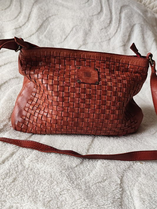 Sac bandoulière Biba en cuir tressé marron