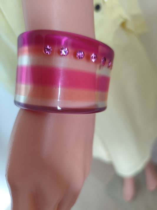 Bracelet manchette rigide – résine rose & strass – vintage