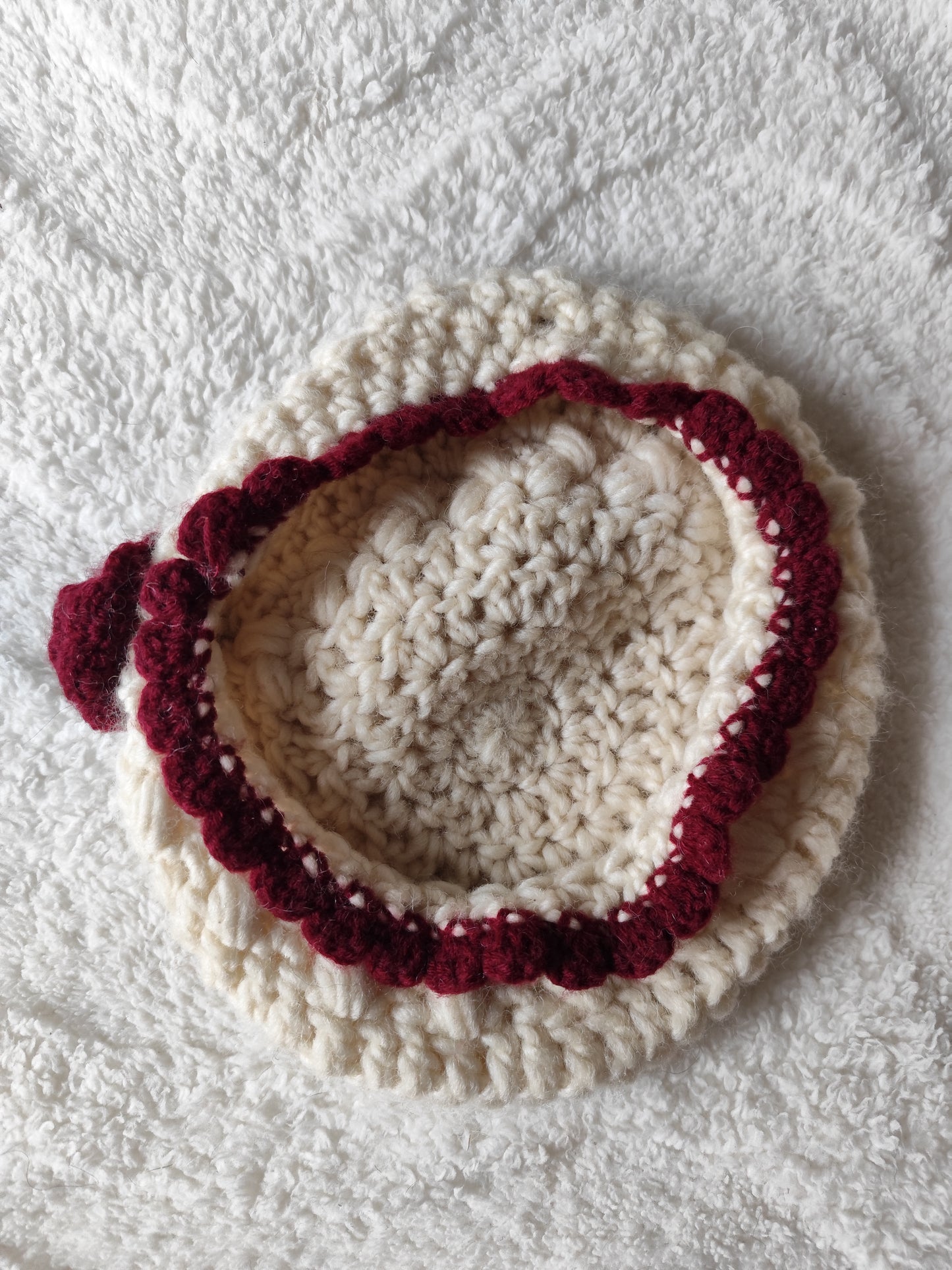 Béret crochet vintage écru et bordeaux - Taille unique