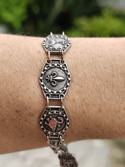 Bracelet Médaillons Armoiries de Blois Argenté Vintage – Héritage & élégance