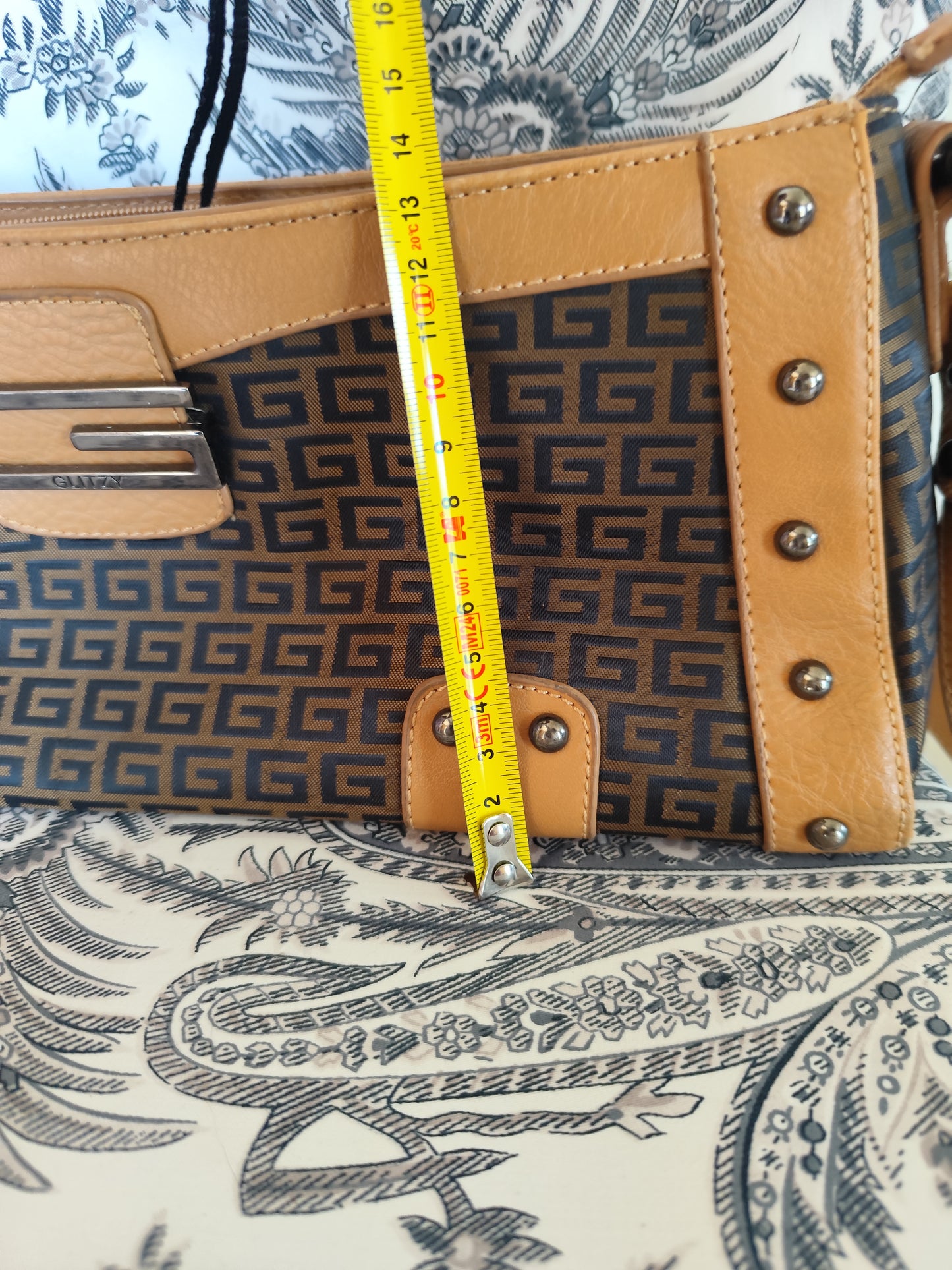 Sac à main porté épaule Glitzy - Imprimé monogramme et finitions camel