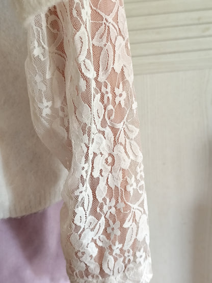 Pull doudou blanc à pois noirs et manches dentelle -  Ikoone & Bianka - Taille unique