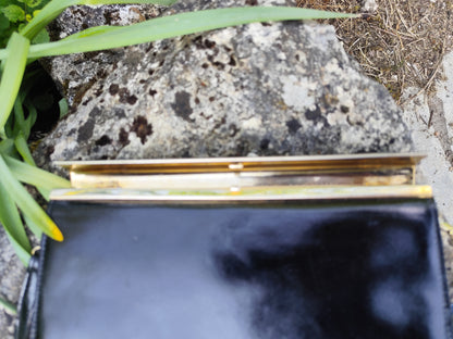 Pochette vintage noire rigide – fermoir doré – 24 x 17 cm