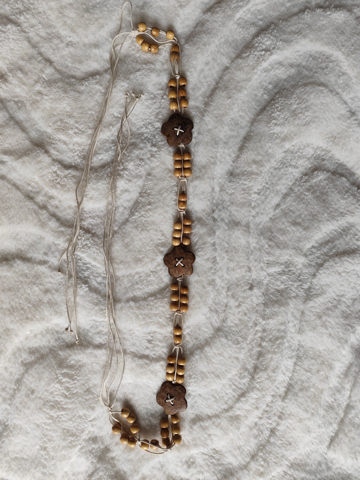 Ceinture bohème en perles bois & fleurs 70s - 75 cm