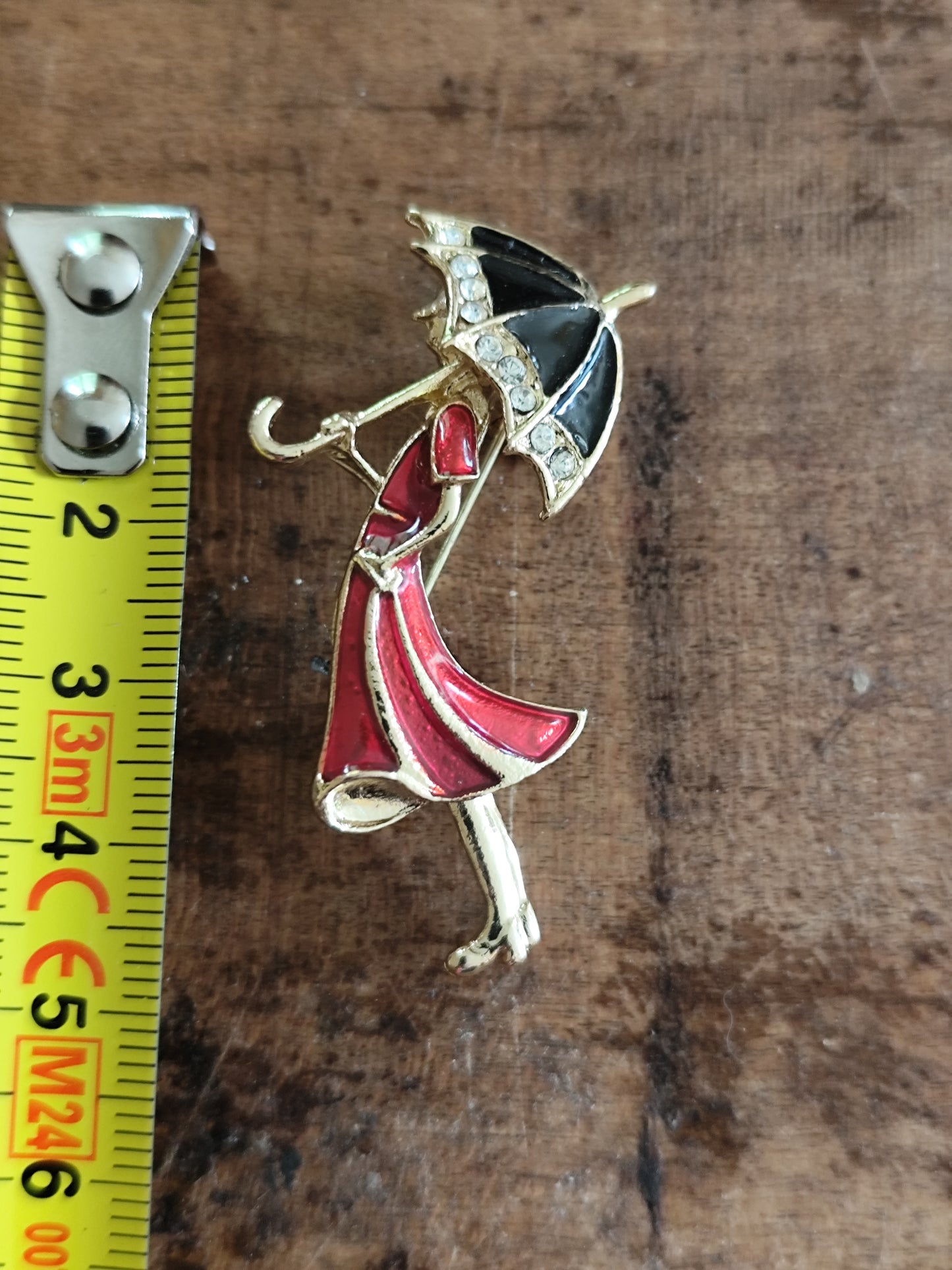 Magnifique Broche et Pendentif 2-en-1 – Silhouette Rétro à l'Ombrelle