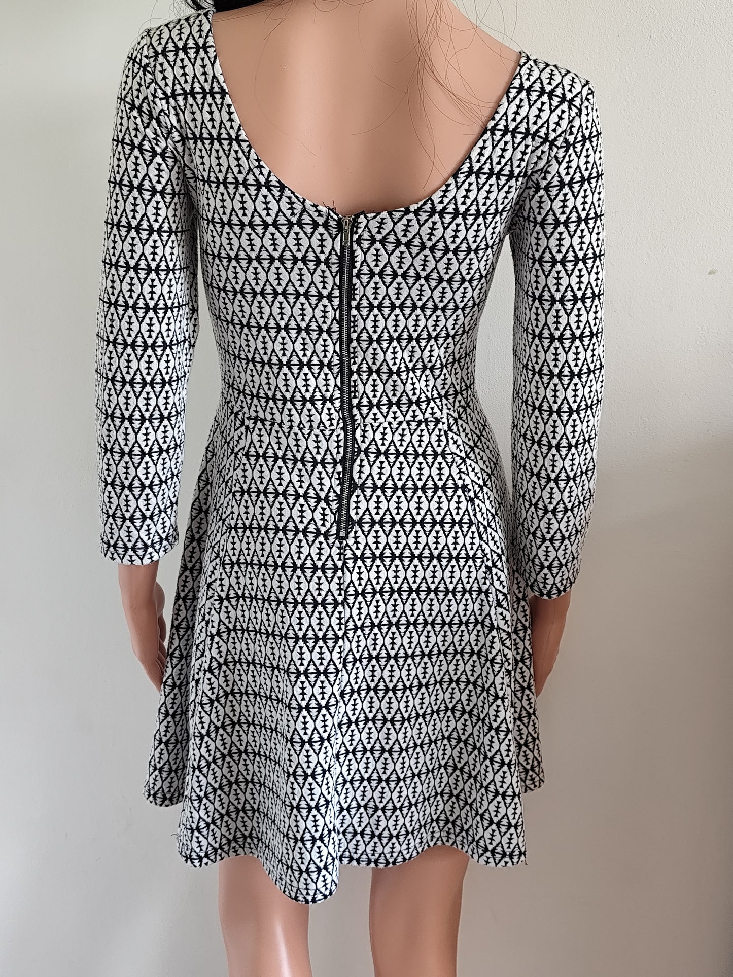 Robe courte Noémie & Co – graphique noir & blanc – coupe patineuse - Taille 36/38