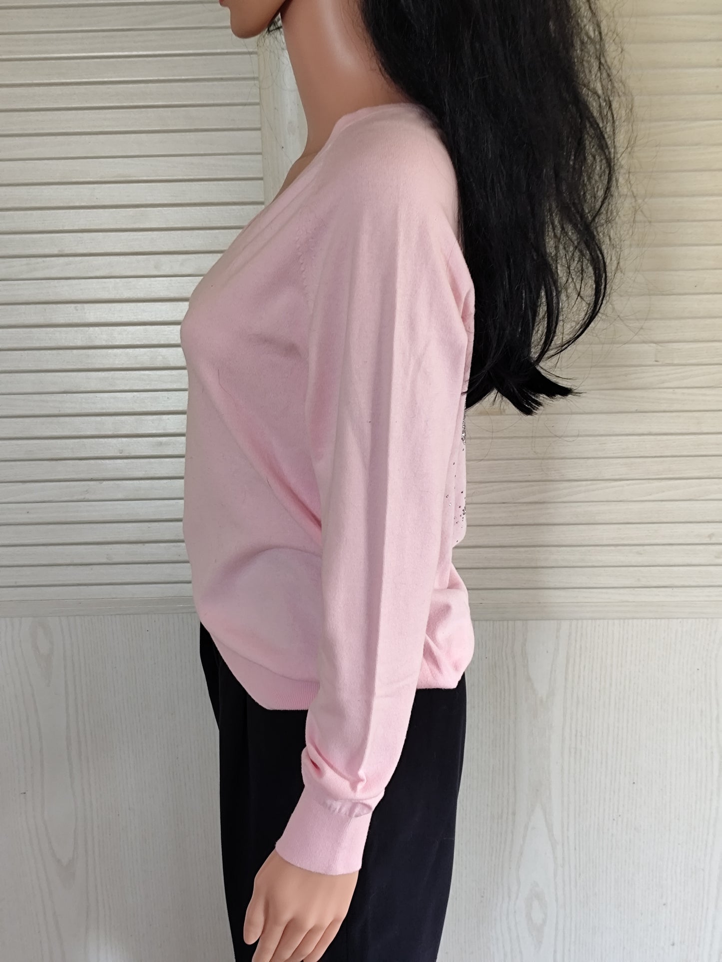 Pull River Woods rose col V avec motif papillon en strass au dos - Taille 38
