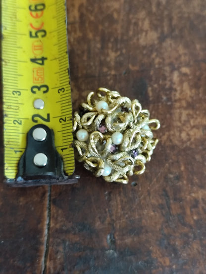 Boucles d’oreilles dorées à relief floral – Vintage années 60/70