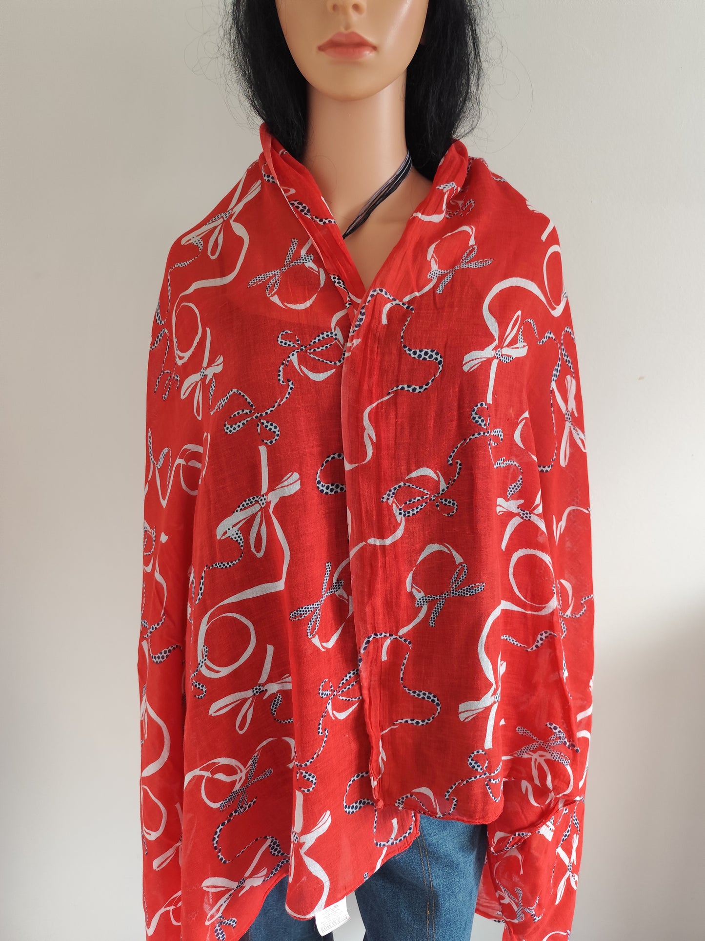 Foulard rouge à nœuds blancs à pois – 100 % coton – 172 x 100 cm