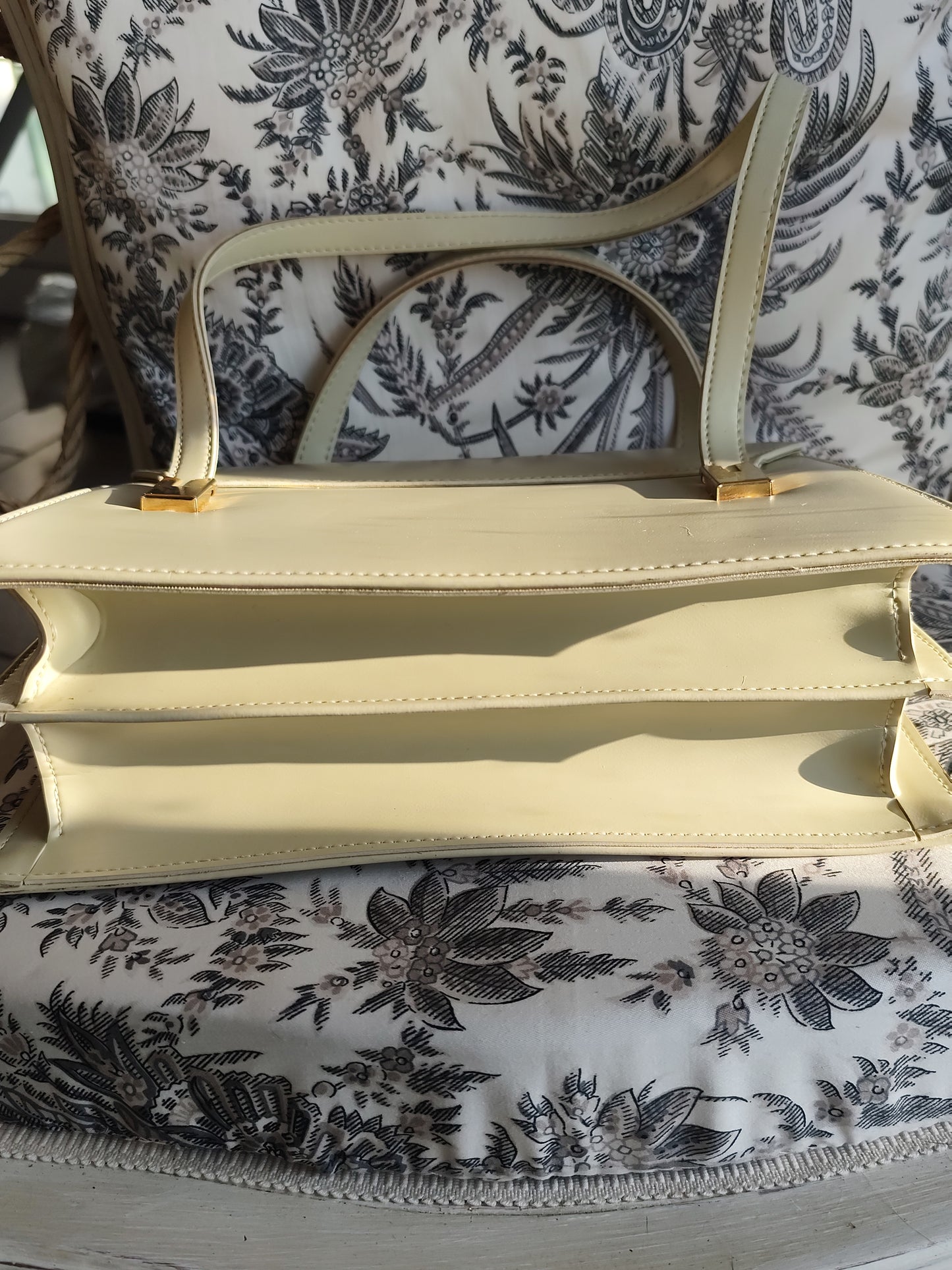 Sac à main vintage en cuir crème forme trapèze