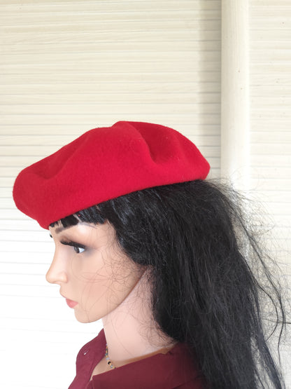 Béret classique en laine rouge