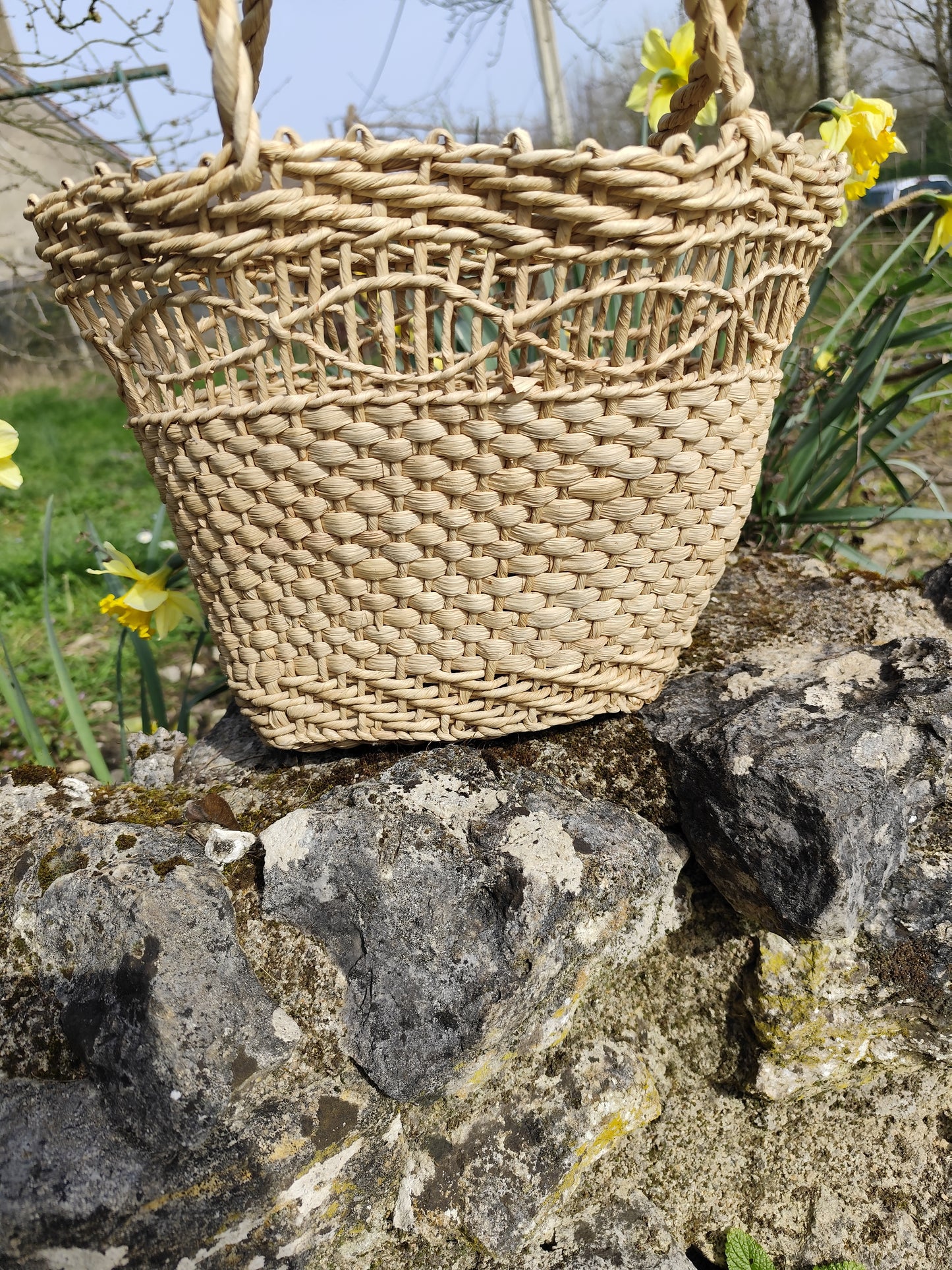 Sac panier artisanal en paille tressée naturelle vintage
