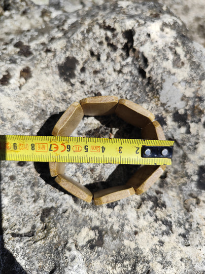 Bracelet  large en bois gravé