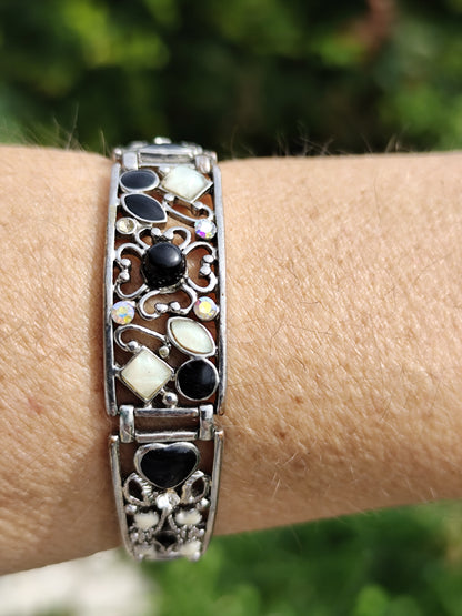 Bracelet rigide argenté articulé cœurs noir et blanc