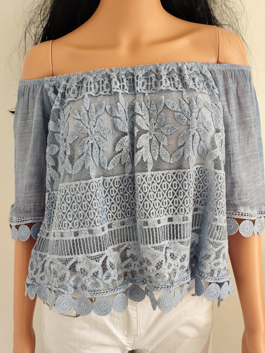 Haut bleu  – broderies ajourées – Taille 36 à 40