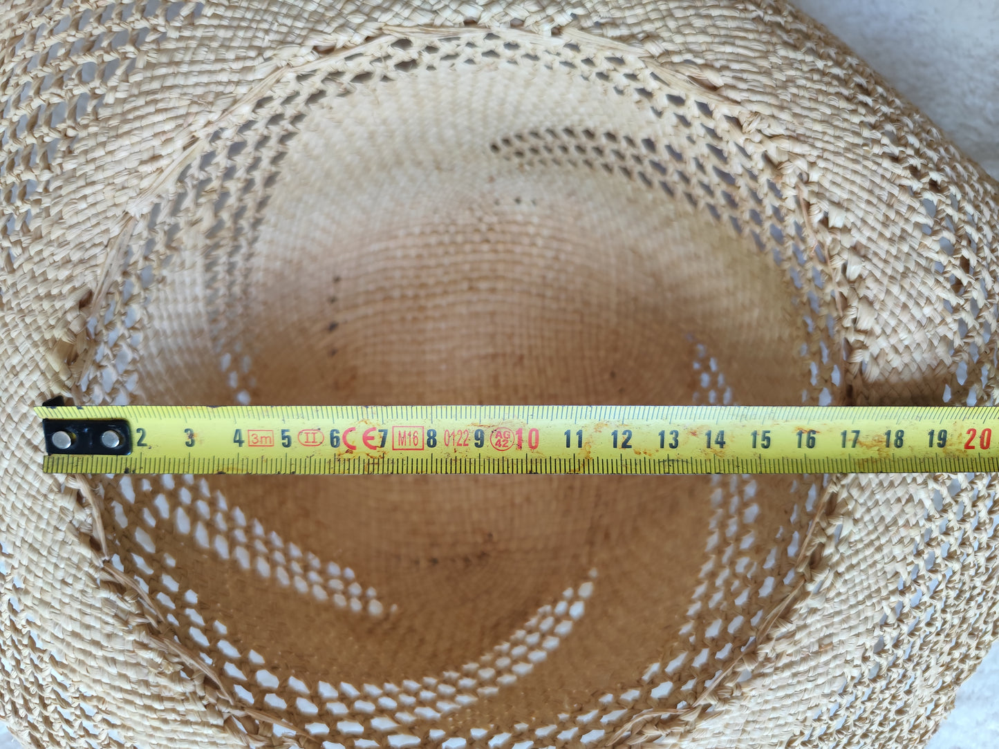 Chapeau de paille ajouré