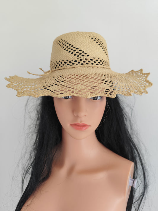 Chapeau de paille ajouré