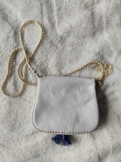 Petit sac brodé à rabat – Cuir & détails bohèmes