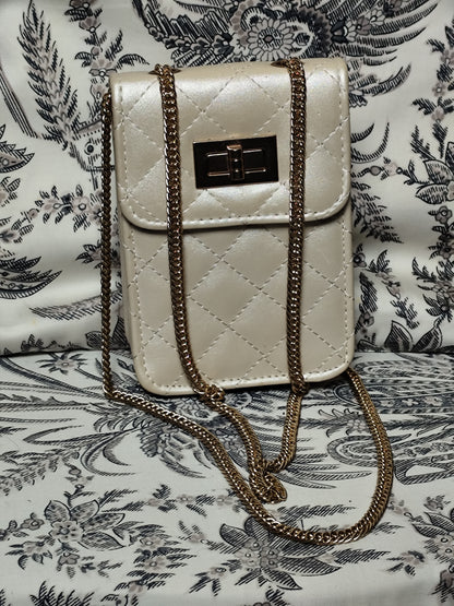Sac matelassé beige doré à bandoulière chaîne – 11x15x6 cm