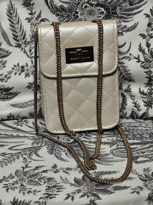Sac matelassé beige doré à bandoulière chaîne – 11x15x6 cm