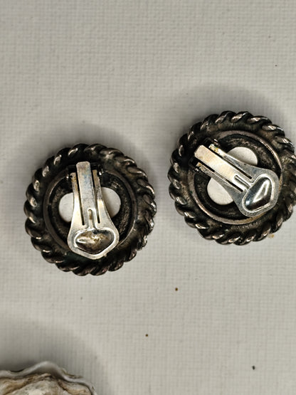 Boucles d'Oreilles Vintage Perle & Métal Argenté – Élégance Rétro